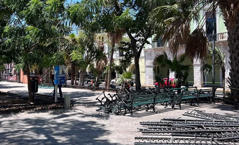 Ayuntamiento retiró para su resguardo todo el mobiliario y equipamiento de la Plaza Grande
