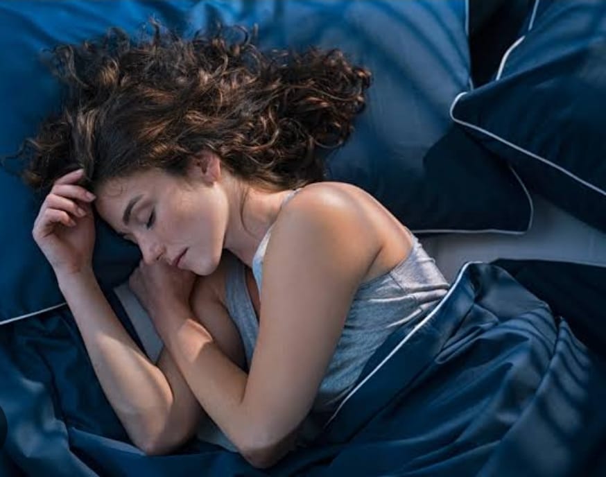 Entre estos síntomas se incluyen la constipación o estreñimiento, la depresión y los trastornos del sueño, como el insomnio y los cambios en el sueño REM.