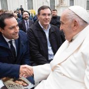 Encuentro entre el Gobernador Mauricio Vila Dosal y el Papa Francisco en El Vaticano
