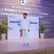 Estudiante de telesecundaria gana la final del concurso de declamación