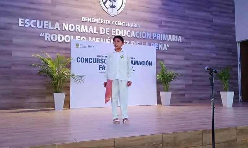 Estudiante de telesecundaria gana la final del concurso de declamación