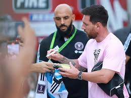 Yassine Cheuko, guardaespaldas de Messi se ha caracterizado por estar cerca del astro argentino en todos los partidos. 
