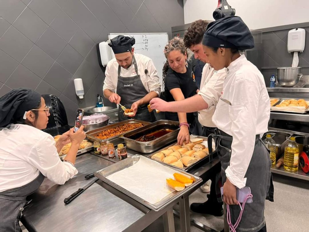La inclusión de la gastronomía yucateca en el ámbito académico y profesional de España marca un hito significativo en el intercambio cultural y culinario entre ambas regiones