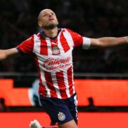 Javier Hernández logró su primer gol con Chivas y ¿Se va de fiesta?