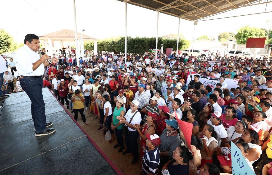 Javier May se comprometió a rescatar del abandono a los pueblos