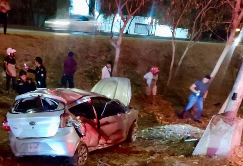 oven herido y su madre fallece tras chocar por esquivar peatón en Periférico