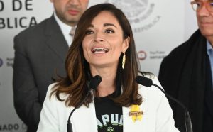 Laura Ballesteros portavoz de campaña de Máynez, afirma que Álvarez Máynez y el partido han enfrentado una embestida de poderes “fácticos” que han intentado impedir que el candidato aparezca en la boleta presidencial.