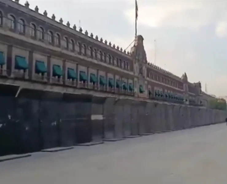 Palacio Nacional blindado ante protestas por Ayotzinapa