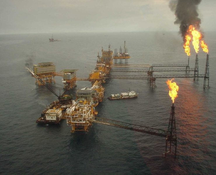 Petroleros trabajan con alto riesgo en plataformas deterioradas