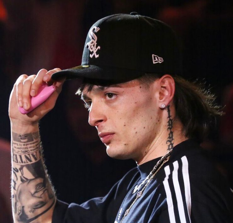 Ya se sabe la identidad de la mujer que acompañó a Peso Pluma en Coachella