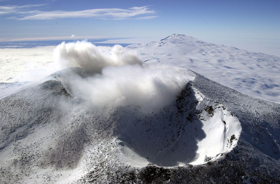 Un volcán en la Antártida escupe oro