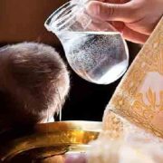 Récord de bautizos durante la Pascua 2024 en Francia