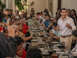 El candidato a presidente municipal de Mérida expuso ante los representantes de los medios, su visión de  Una Gran Mérida para construir de la mano de la ciudadanía.