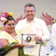 El Ayuntamiento reconoce a las y los empleados municipales por su dedicación y servicio a Mérida