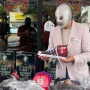 Hijo Del Santo fue víctima de la delincuencia, en aeropuerto de México