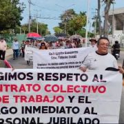 Marcha de inconformidad de trabajadores jubilados de la Unacar