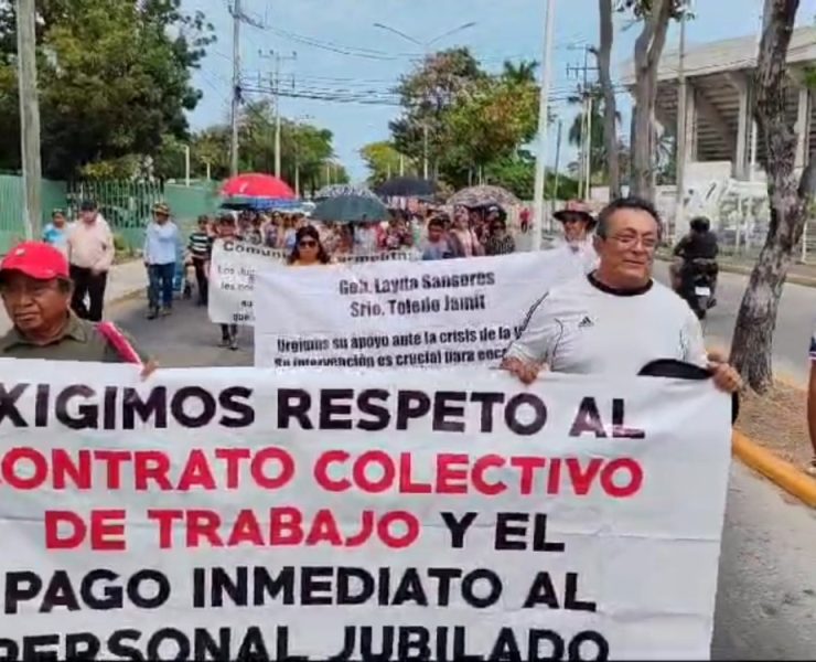 Marcha de inconformidad de trabajadores jubilados de la Unacar