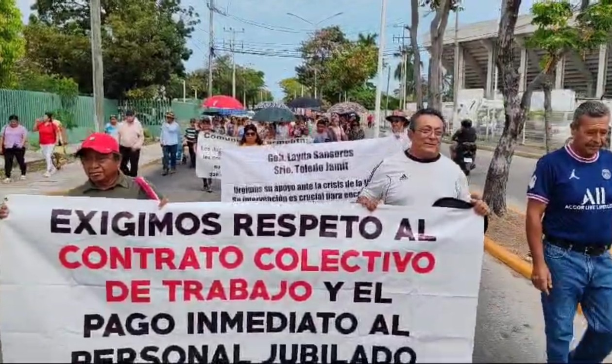 Marcha de inconformidad de trabajadores jubilados de la Unacar