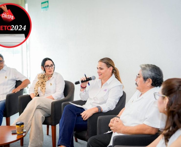 Cecilia Patrón presenta plan “Una sola Mérida” ante profesionales