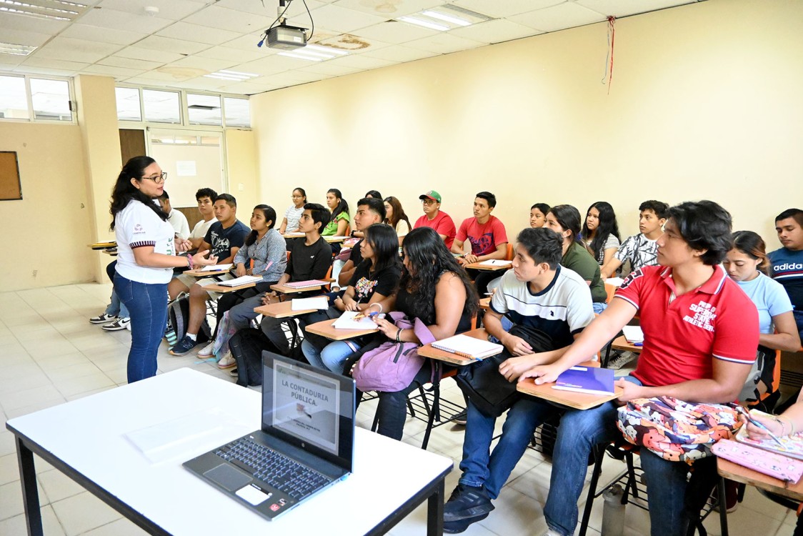 La UTCAM avanza con la entrega de títulos rezagados