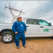 Sin licitar, CFE compra camionetas por mil MDP a filial de polémica Jet Van