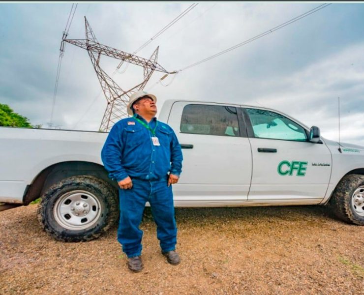 Sin licitar, CFE compra camionetas por mil MDP a filial de polémica Jet Van