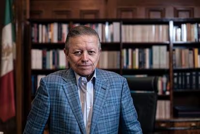 Investigación a exministro Zaldívar desata polémica: Acusaciones de corrupción y posibles fines electorales
