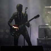 Interpol Reúne a Multitud en Concierto Gratuito en el Zócalo Capitalino