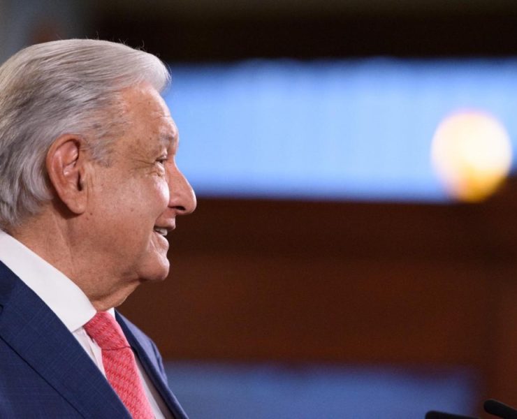 El presidente López Obrador responde a las acusaciones durante el segundo debate presidencial