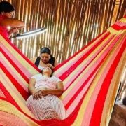 Emprendedora Revoluciona la Aplicación de Pestañas ¡Con una Hamaca!