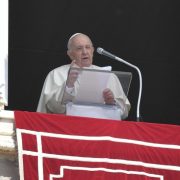 Papa Francisco lanzó un “llamamiento urgente” para evitar un conflicto mayor en Medio Oriente