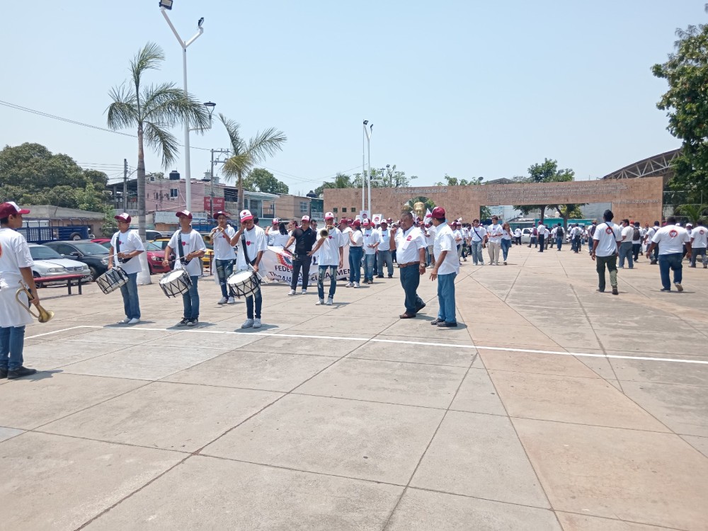 Con una marcha obreros de la CTM celebran el Día del Trabajo