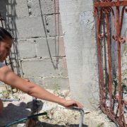 Familias Atasta padecen de agua potable