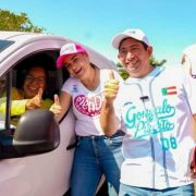 Hoy en el último día de campaña Cecilia Patrón volanteo en diversas zonas de la Chula Mérida