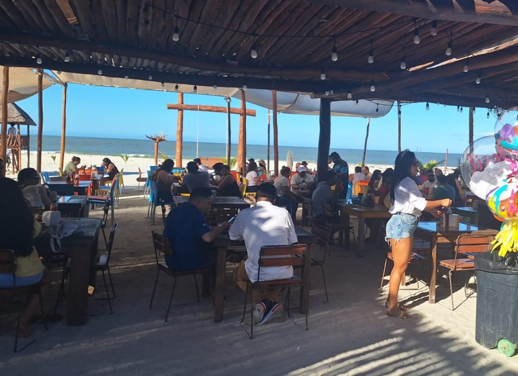 Restaurantes y cocteleros del Malecón Costero con medidas de seguridad
