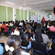 Sergio Vadillo llama a una labor conjunta para que los universitarios lleguen a sus metas