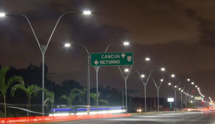 Red de empresas con socios en común acapara contratos en Cancún