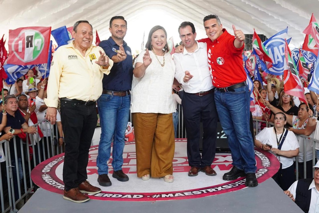 Xóchitl Gálvez promete mejorar condiciones laborales de maestros y aumentar salario base a 20 mil pesos