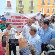 Policías protestan en Palacio