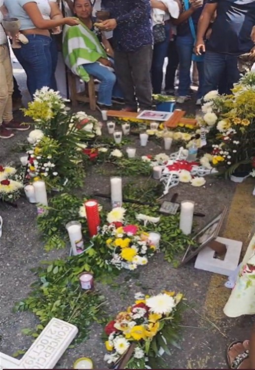 Familiares de fallecidos en accidente en Cunduacán elevan oración en memoria de las víctimas