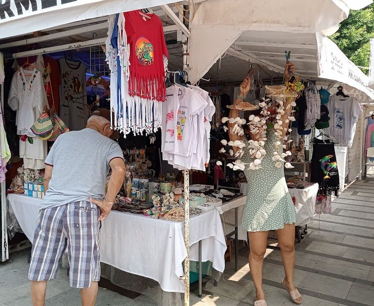 Artesanos confían con la construcción de su mercado