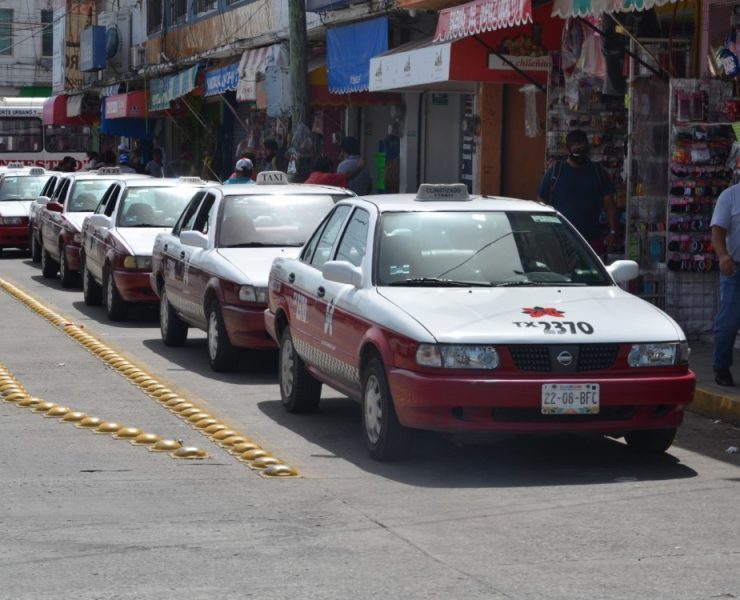 Taxistas piden al IET combata a taxis piratas
