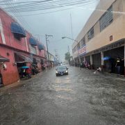 Dos ondas tropicales dejarían 7 días de lluvias torrenciales en Yucatán