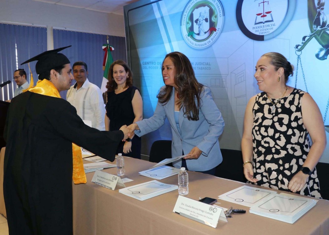 Egresan 26 nuevos especialistas en Derecho de la Escuela Judicial