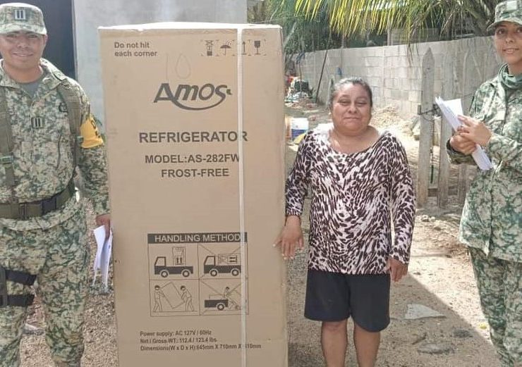 Ejército reparte refrigeradores a afectados por inundaciones en Chetumal