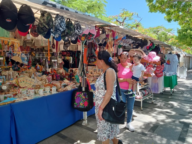 Guelaguetza en Ciudad del Carmen hace que repunte la venta de artesanos