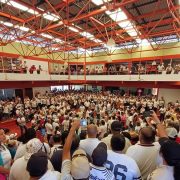 Maestros y maestras de la sección 33 del SNTE, tomaron el local e hicieron huir al dirigente estatal