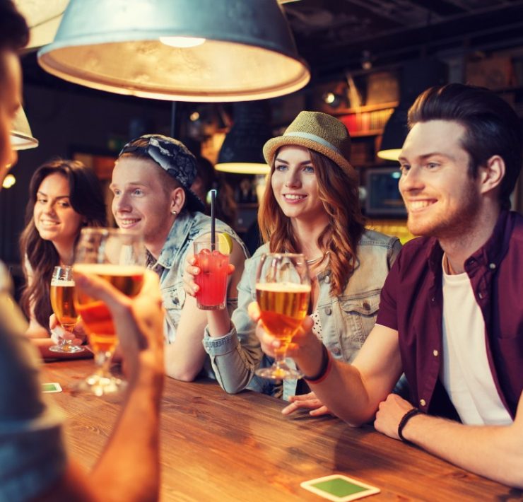 Si andas de parranda con amigos.