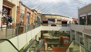 La Plaza Comercial La Isla, al norte de Mérida, es la opción ideal para llevar a de comprar a papá.
