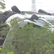 Vuelca Ambulancia del IMSS que se dirigía desde Valladolid hacia Mérida